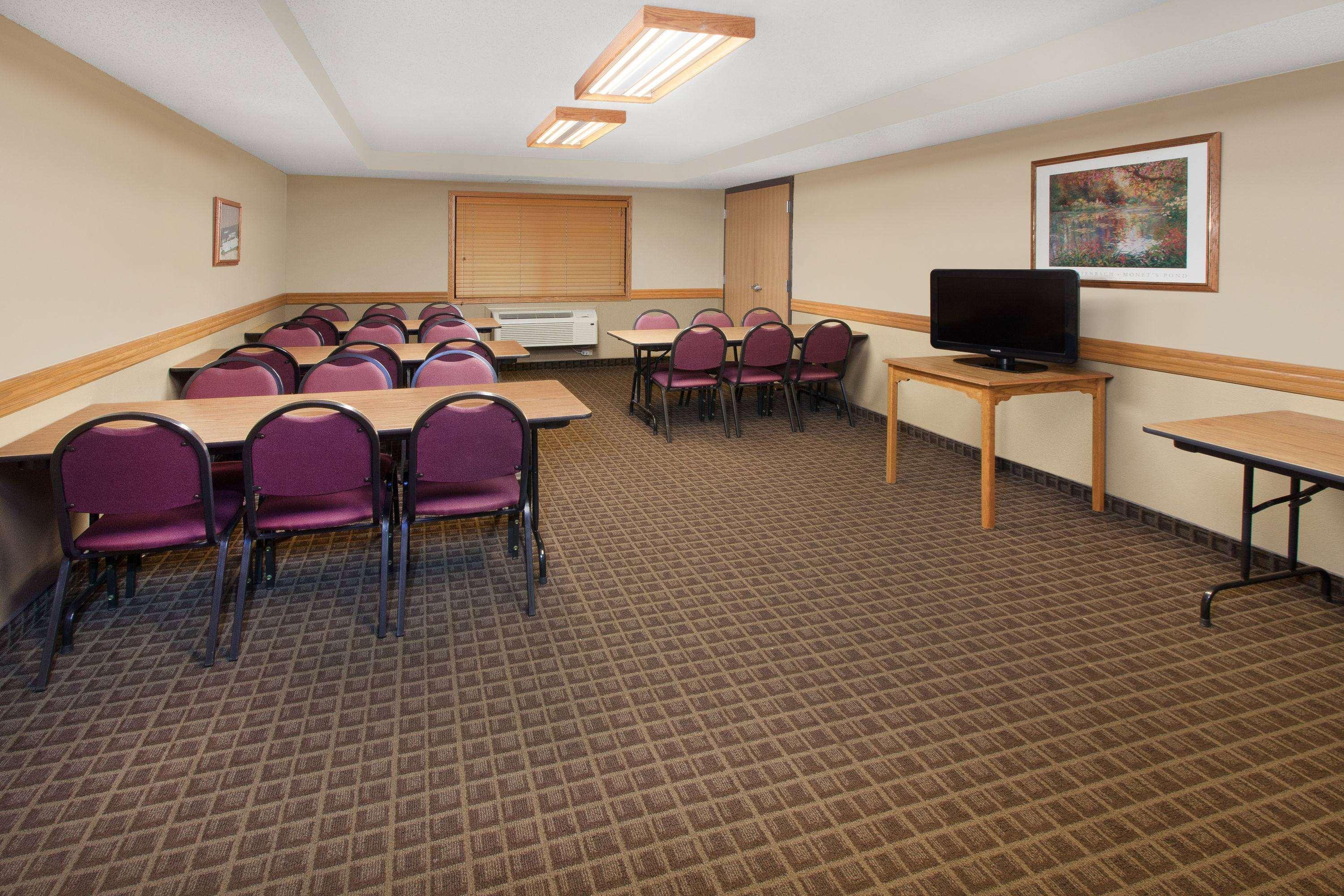 Americinn By Wyndham Grundy Center Buitenkant foto